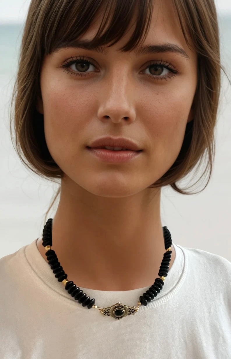 Onyx cabochon pin necklace