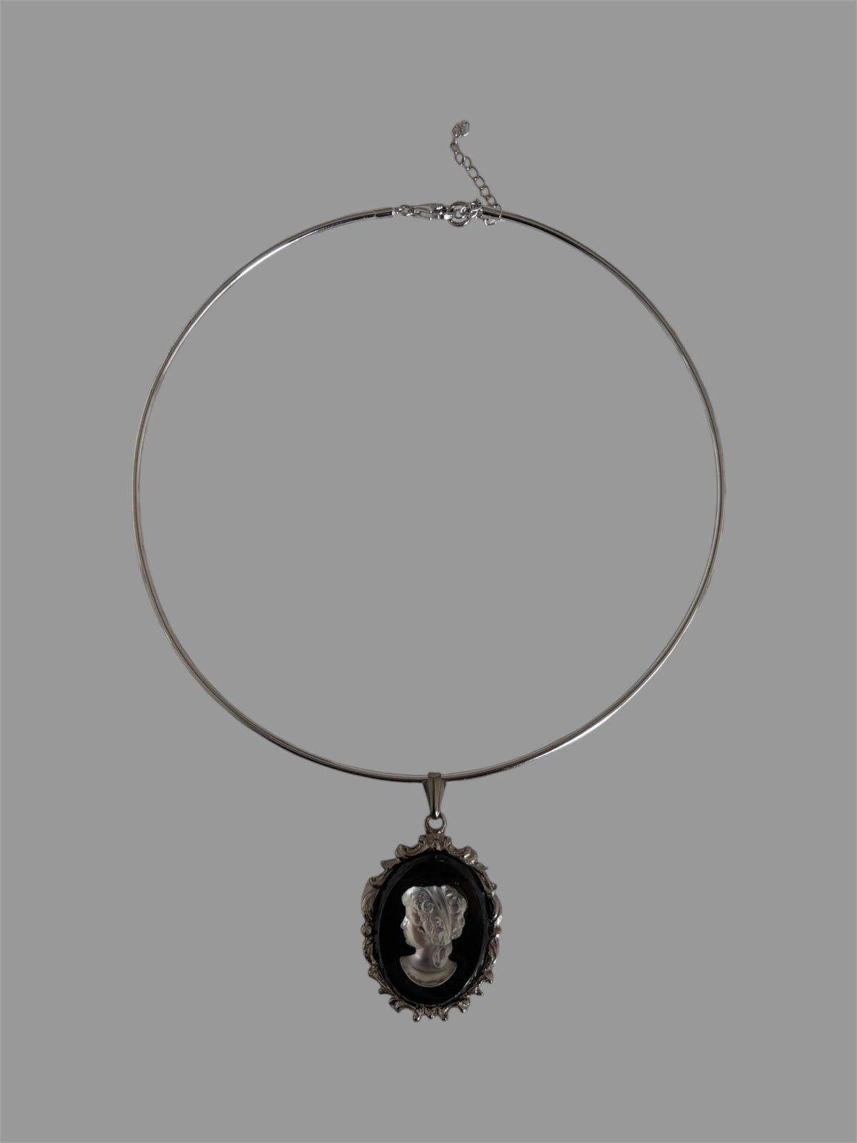 Cameo Chocker